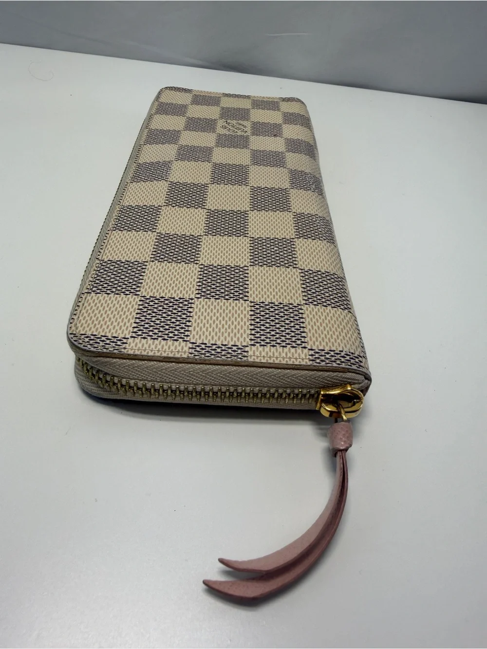 Louis Vuitton elegant zip